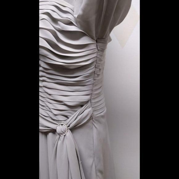 Izilady NWT gown with boning and pleats size 16 - Picture 6 of 15